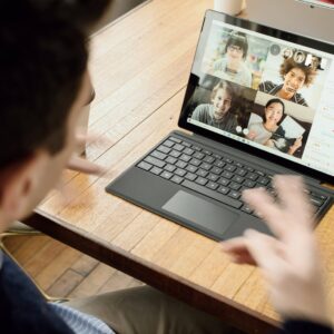 Etre là, même à distance - ça m'intéresse mais à une autre date